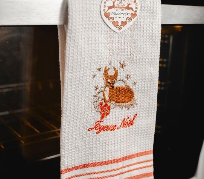 Christmas tea towels (Stock in UK )